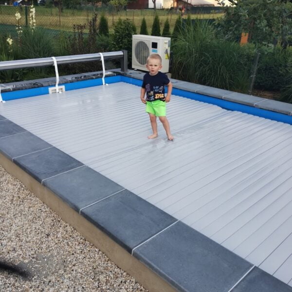 Príklad bezpečnosti bazénových lamiel