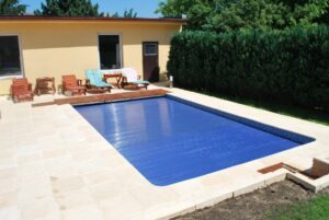 podhladinove navijanie umiestnene v bazene