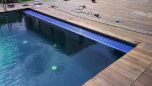 podhladinová inštalácia v stene bazéna